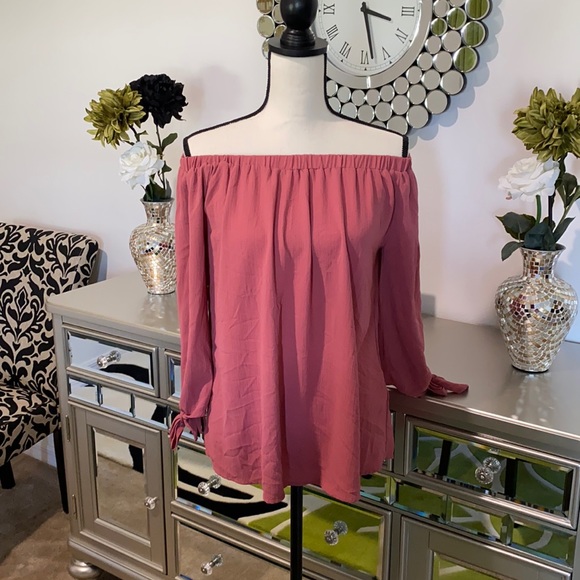 Tops - Cold Shoulder Top
